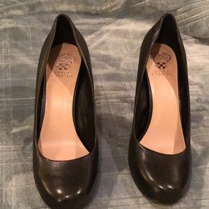 Vince Camuto Black Leather pumps